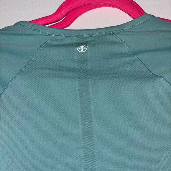 Msrp 45$ size small. Giam. With tags. Active. Top. Long sleeve. Light green. - Picture 4 of 4